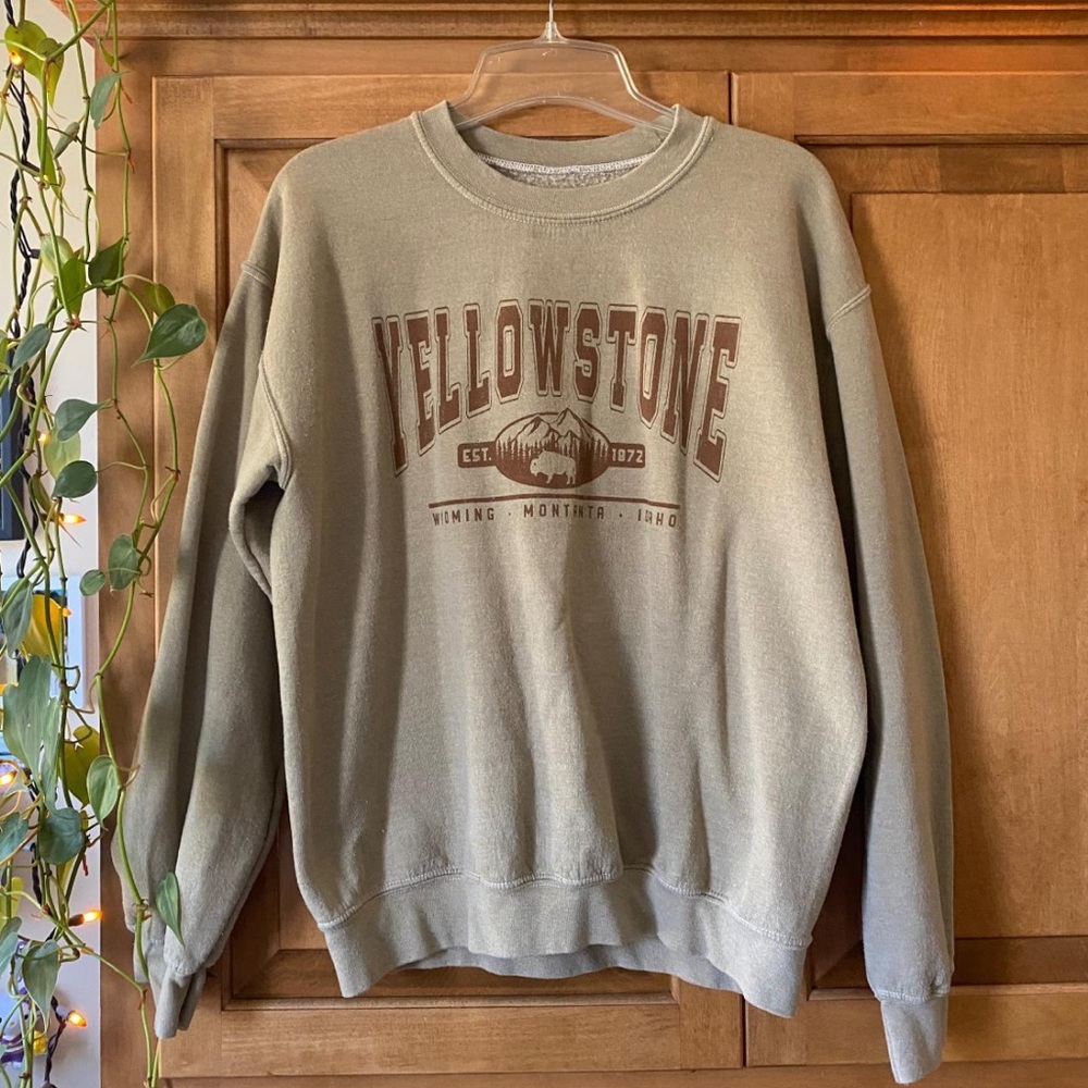“Yellowstone” crewneck